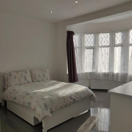 Stunning Double Room In Harrow Wembley - Khoob House ロンドン エクステリア 写真