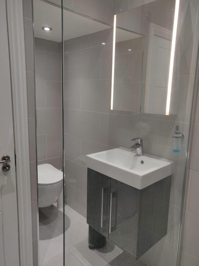 Stunning Double Room In Harrow Wembley - Khoob House ロンドン エクステリア 写真