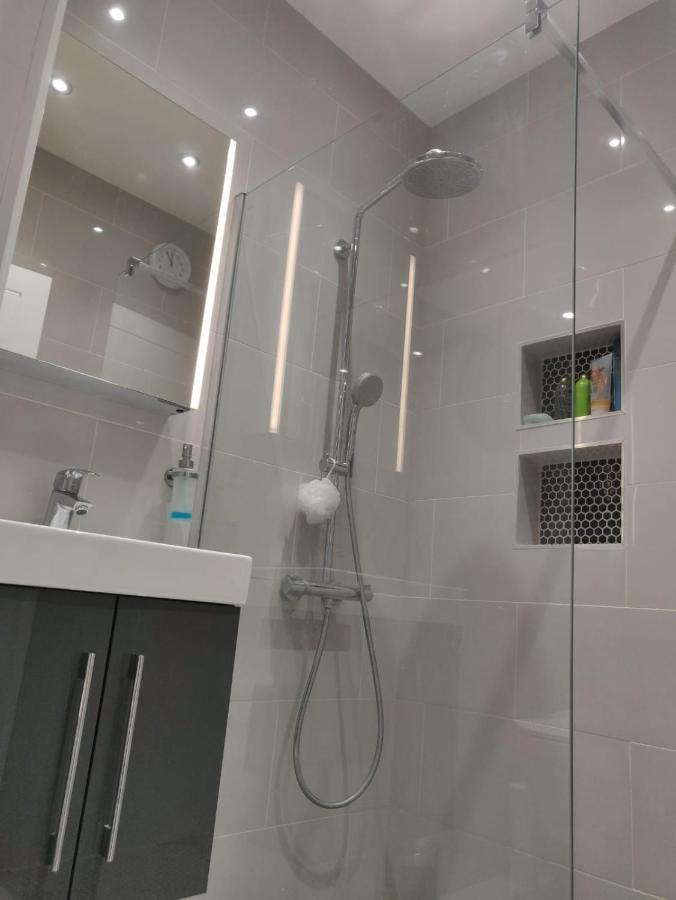 Stunning Double Room In Harrow Wembley - Khoob House ロンドン エクステリア 写真