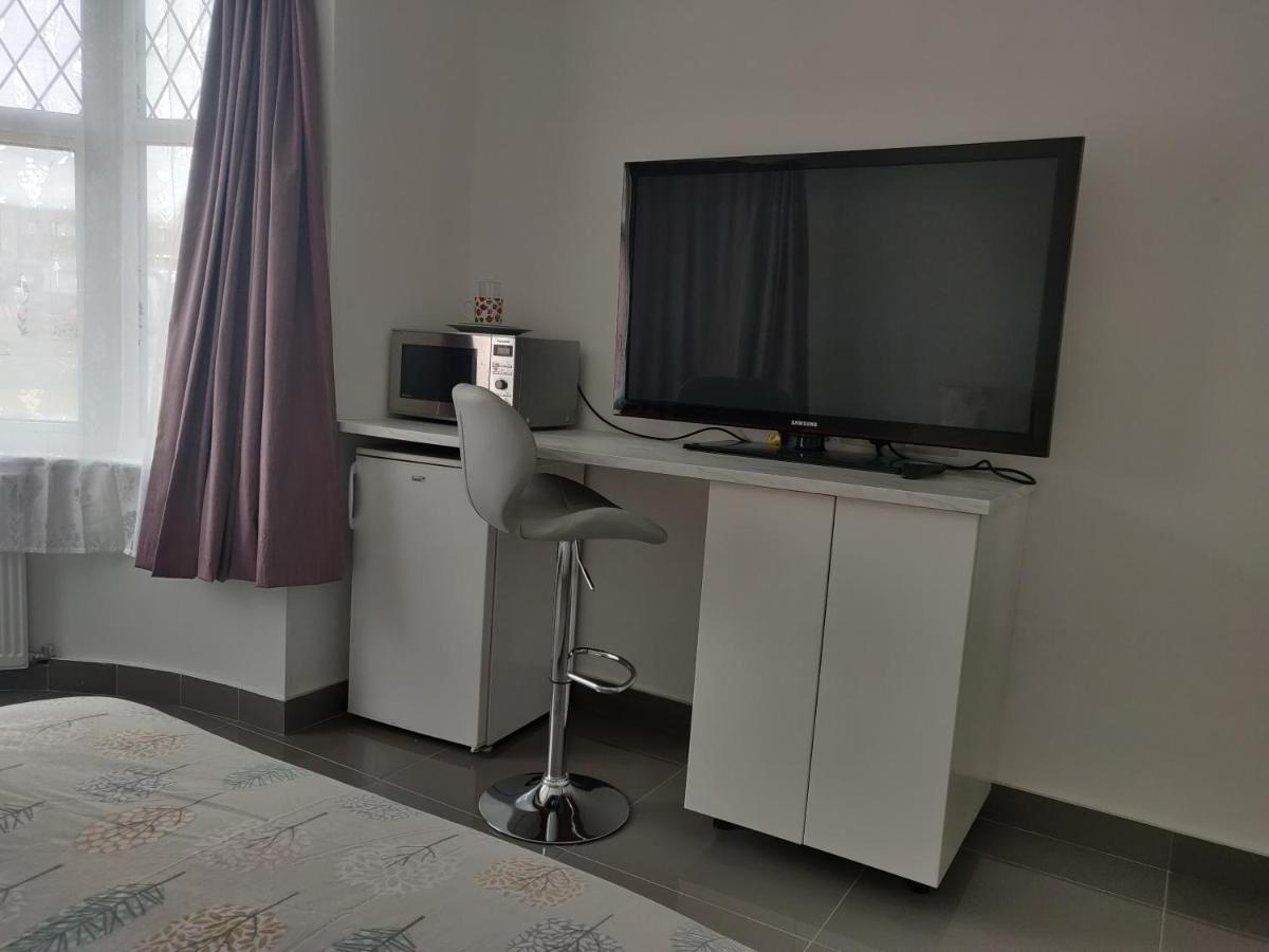 Stunning Double Room In Harrow Wembley - Khoob House ロンドン エクステリア 写真
