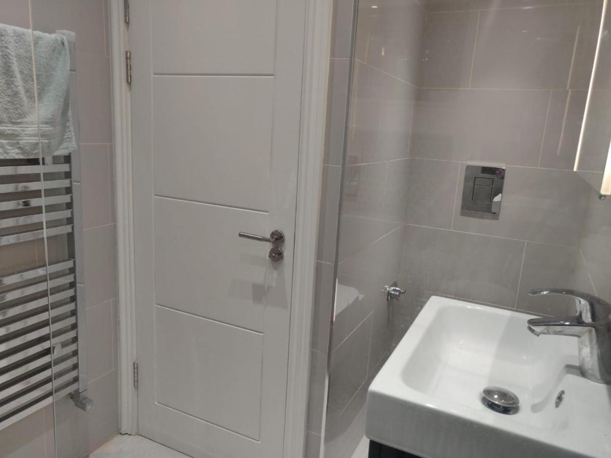Stunning Double Room In Harrow Wembley - Khoob House ロンドン エクステリア 写真